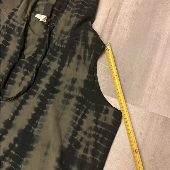 Torrid Green Sleeveless Tank Top with Tie-Dye Pattern - Picture 4 of 6